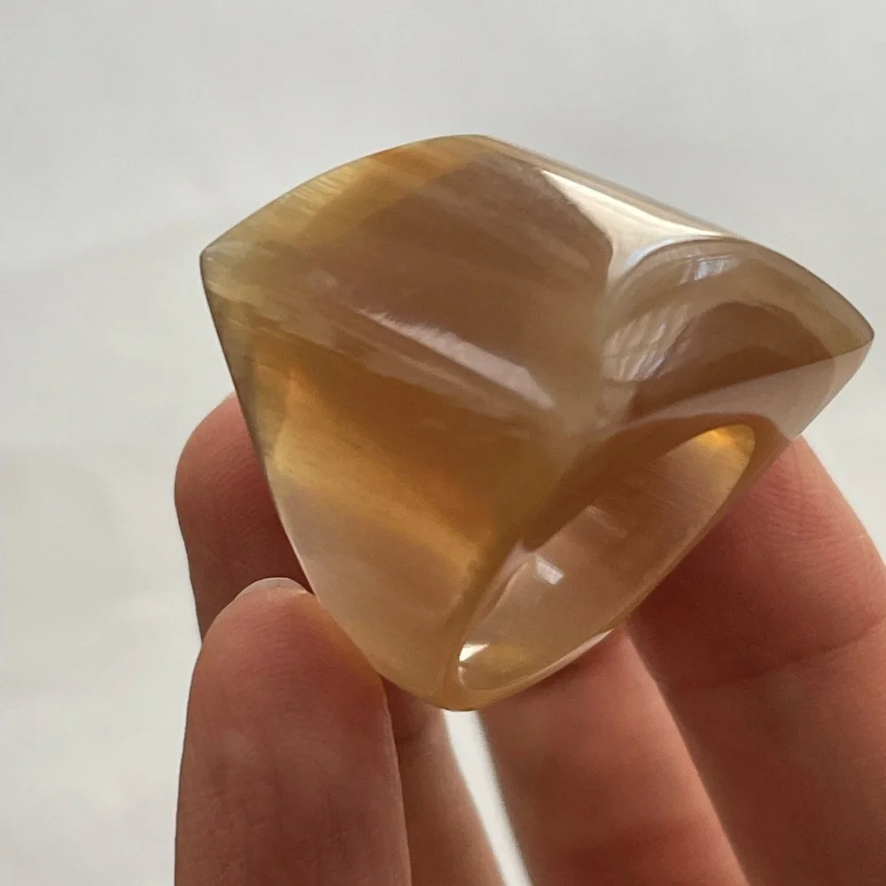 Carved natural horn ring - Picture 8 of 9